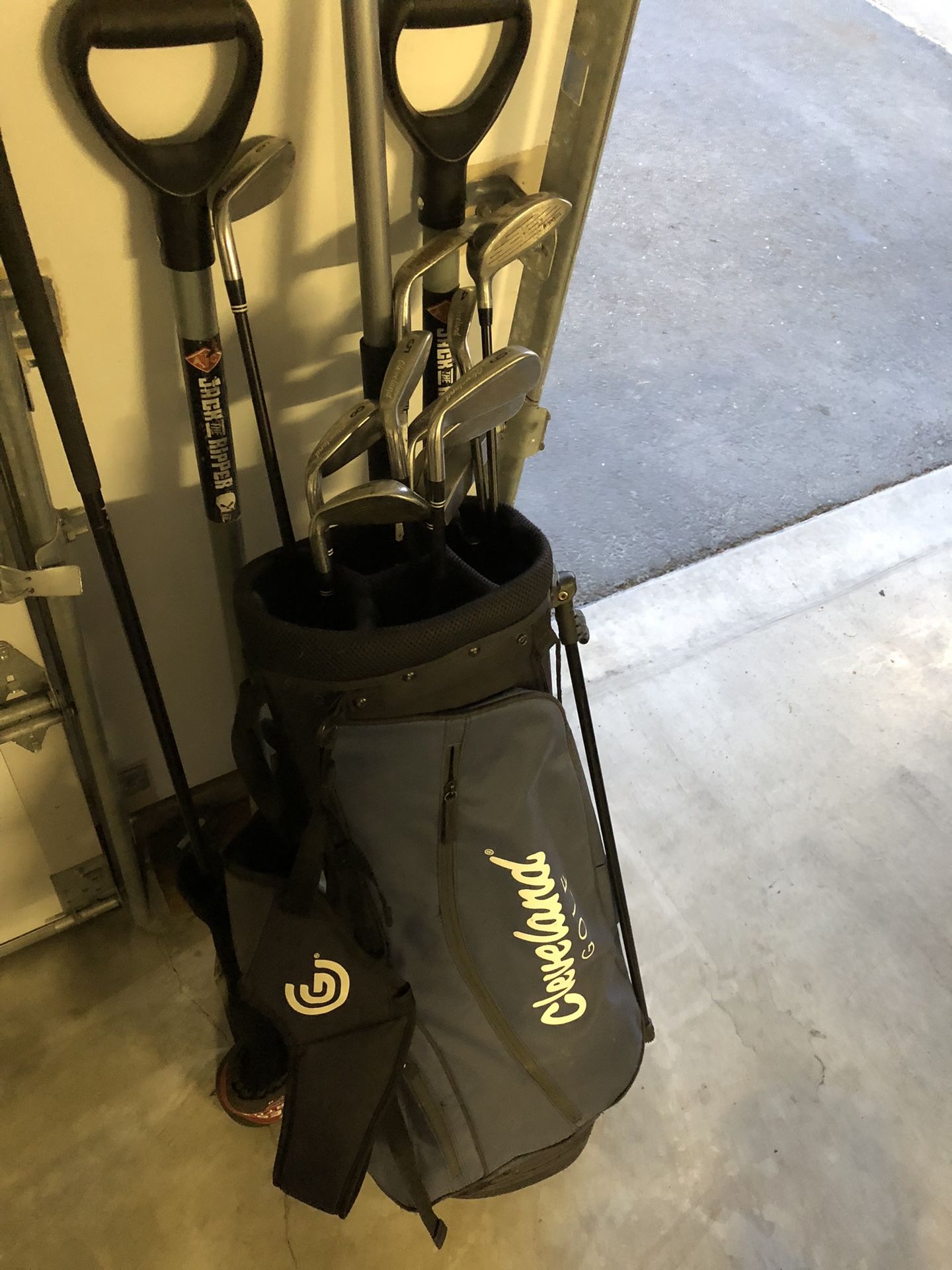 Cleveland Golf Set for Sale in WA OfferUp
