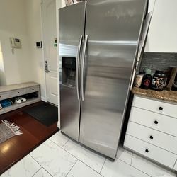 Samsung - 24.5 Cu. Ft. Side-by-Side Refrigerator with Thru-the-Door Ice and Water - Stainless Steel