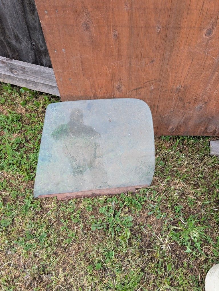 73 C10 Door Glass