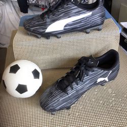 Puma Soccer Cleats Size US 7