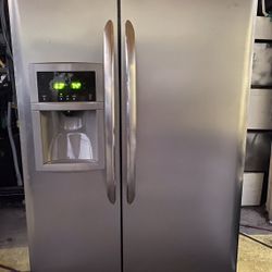 Frigidaire Side by Side Refrigerator 