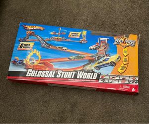 Hot Wheels Colossal Stunt World Track