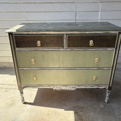 Dresser