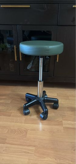 Adjustable rolling stool/chair