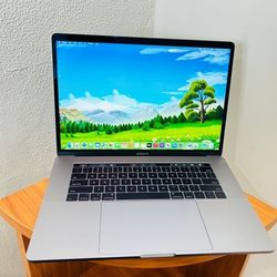 Apple MacBook Pro 15” 2017 TOUCHBAR i7 16GB 500GB SSD Fully Functional