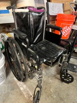 Foldable wheelchair