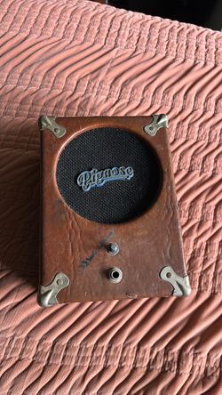 Vintage Pignose guitar amp