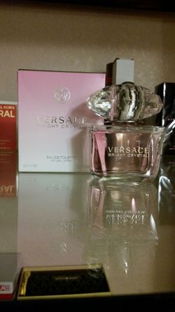 Versace bright cristal 3.0oz para mujer yo vendo perfumes solo pídeme el que te guste. Siempre tengo los mejores precios