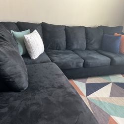 Ashely Furniture Black Sectional (Rug & Pillows Not Included) *Rug Sold*