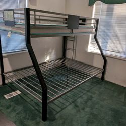 Signature Design by Ashley Dinsmore B106-56 Twin over Full Bunk Bed. 