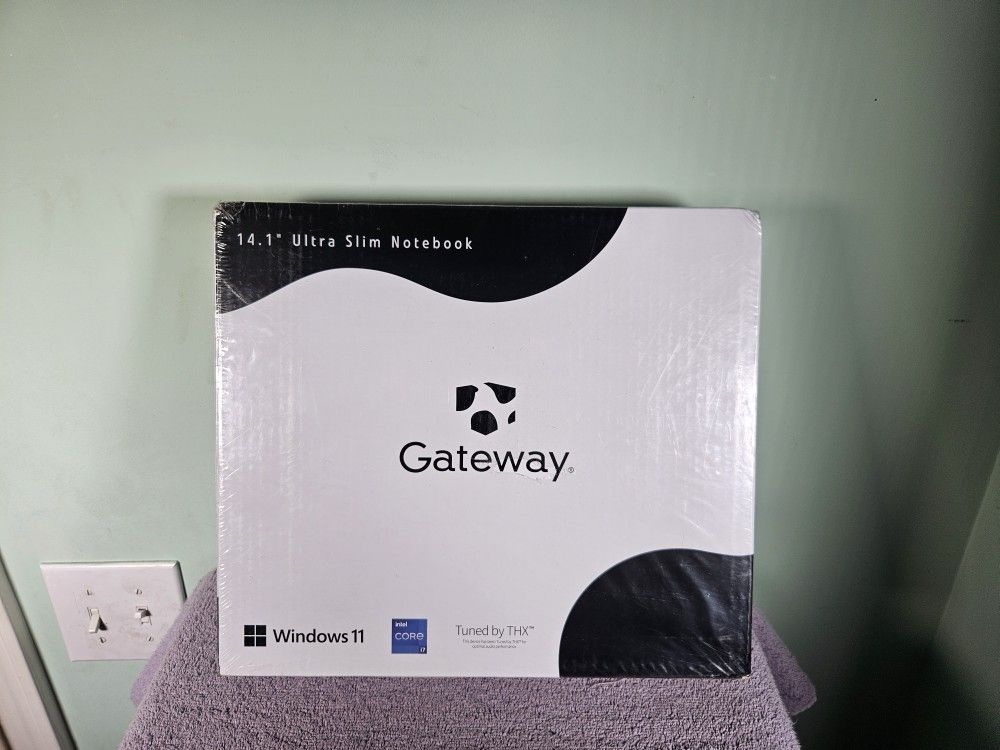 New Gateway 14.1" Ultra Slim Notebook FHD Touchscreen i7-1255U 8GB RAM, 512GB SSD $275