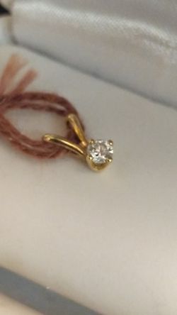 SOLID GOLD DIAMOND PENDANT