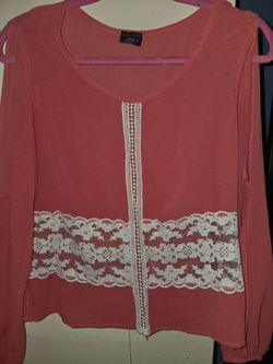 Blusa mangas abiertas mediana
