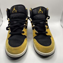 Air Jordan 1 Retro Mid (GS) Big Kids Size 6Y Reverse Love 554725-071