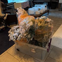 6 Foot Flocked Christmas Tree With Stand 