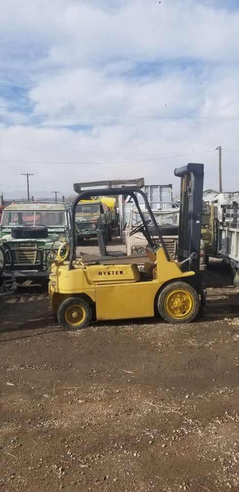 Hyster H40 Solid Tire Propane Forkl