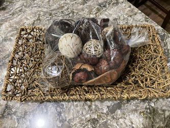 Home Decor (Woven Basket With Decorative Potpourri-like Filler)