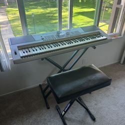 Yamaha Piano. DGX 205
