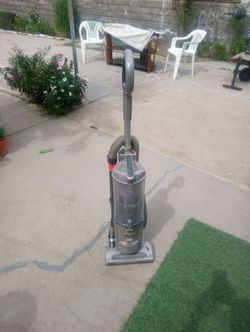 Good shark navigator vacuum  in very clean good working condition