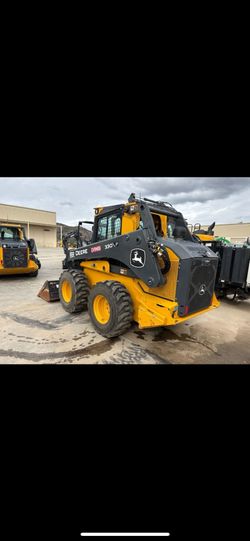 John Deere 330P Skid steer - Enclosed Cab 