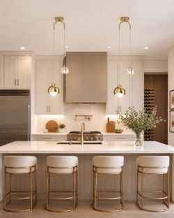 Crystal lighting, chandeliers, and pendants Crystal lighting, chandeliers, and pendants