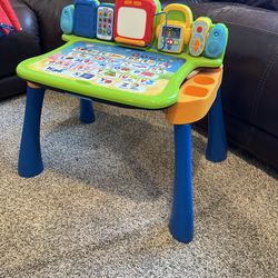 VTech Explore & Write Activity Desk 4-in-1 / Escritorio de Actividades