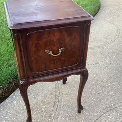 Vtg. Wood Cabinet Side Table Nightstand Briar Burlwood Front Fine Leg Carvings 