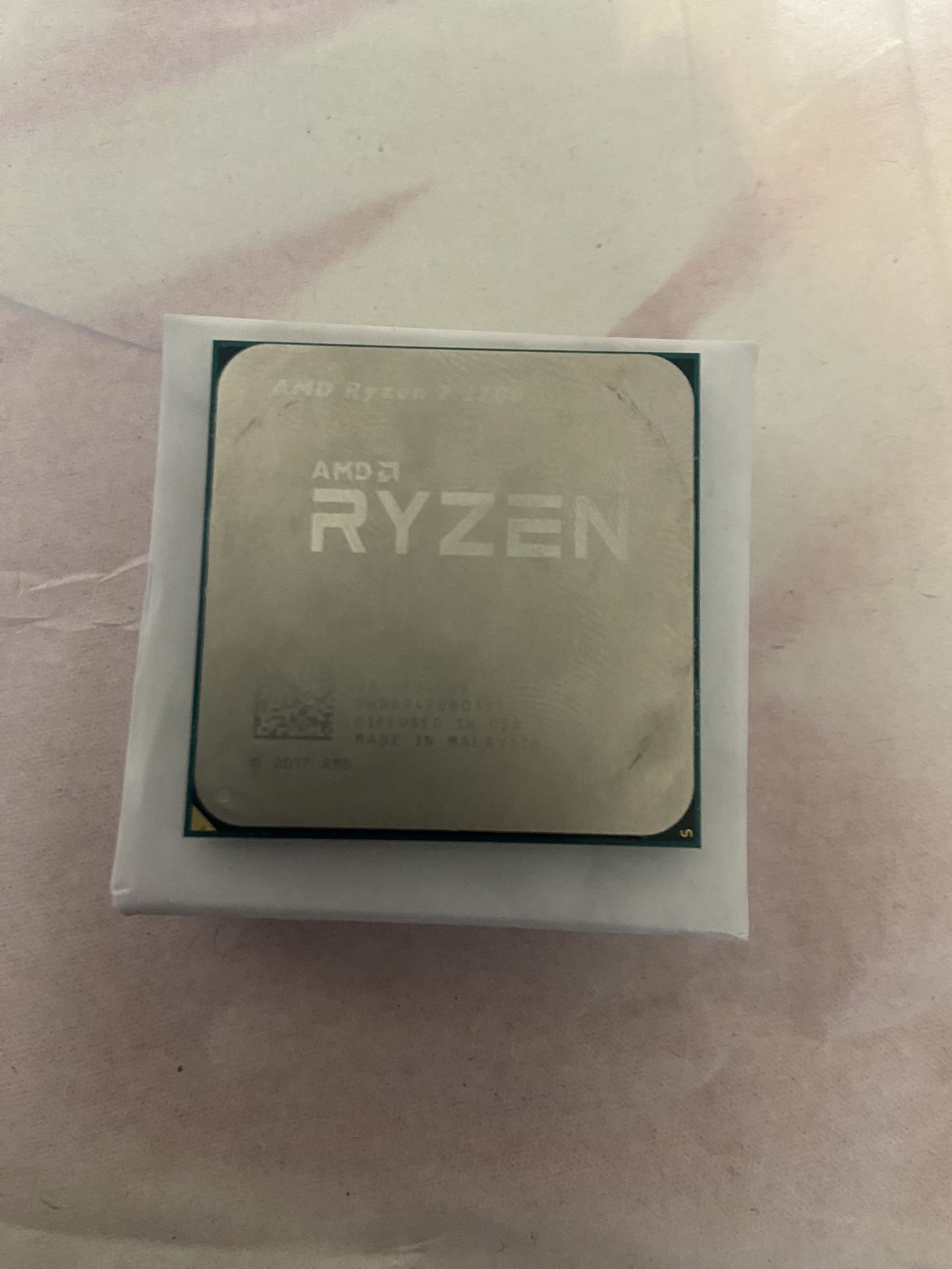 AMD Ryzen 7 2700 CPU w/  Wraith Spire Cooler