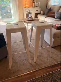 2 Bar stools