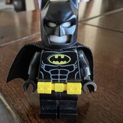 Lego Minifigure Batman Black Suit With Yellow Belt And Cowl