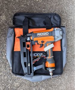 RIDGID 16-Gauge 2-1/2 in. Straight Finish Nailer with Bag