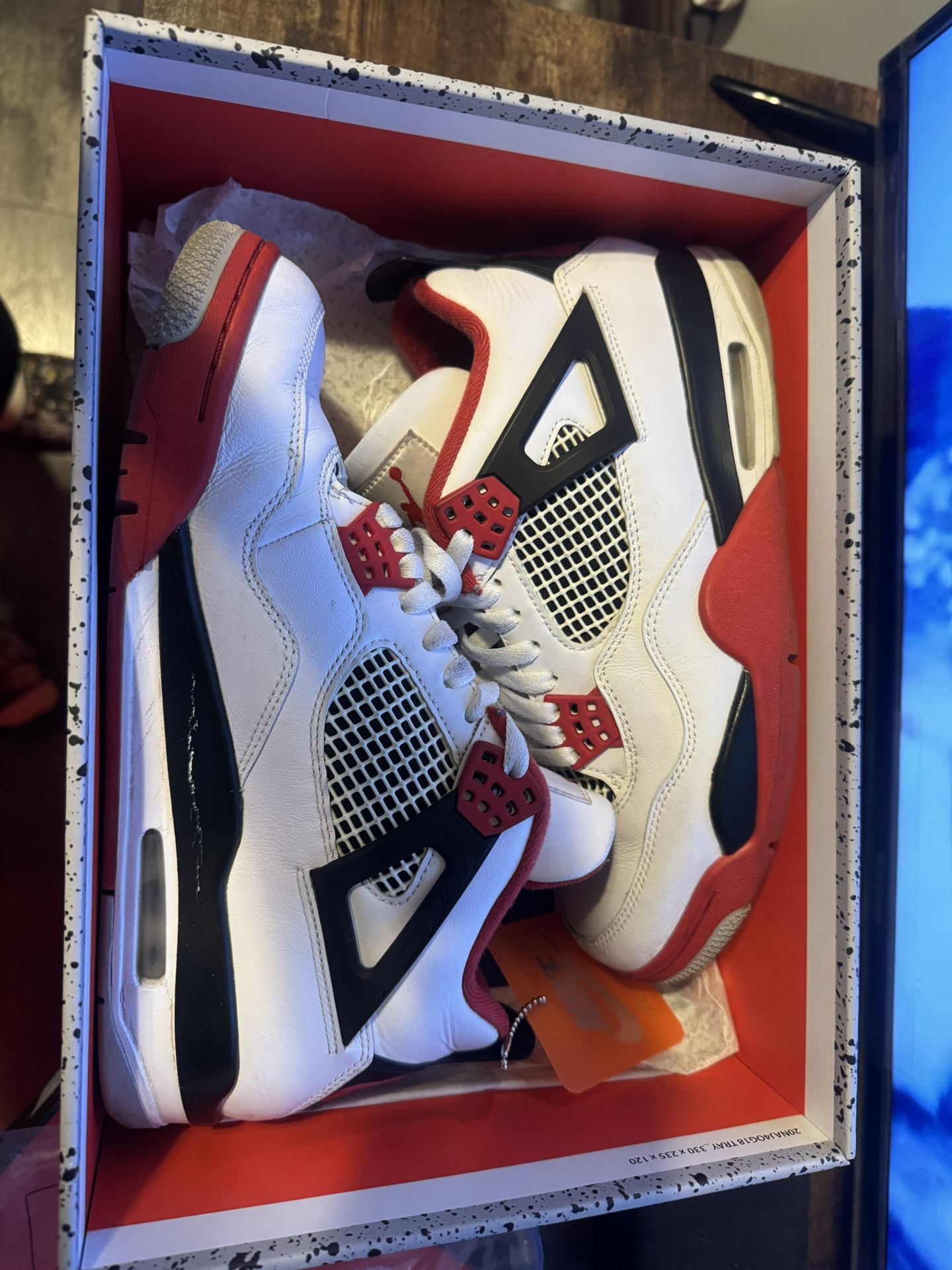 Jordan 4 ‘Fire Red’