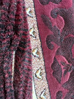 Burgundy rug/ new/ free delivery