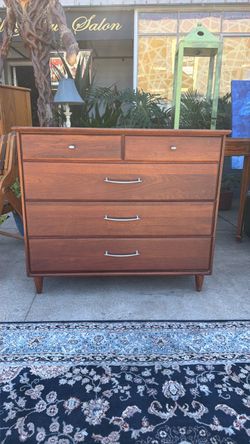 Mid Century Age walnut mink condition Dresser