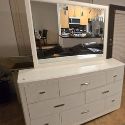 White Dresser Whit Mirror 