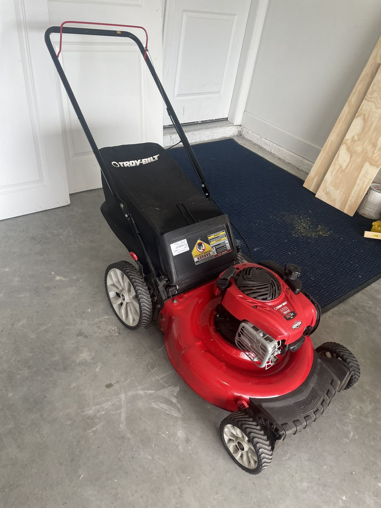 Troy Bilt Big Wheel Mower W/Bag! Works great