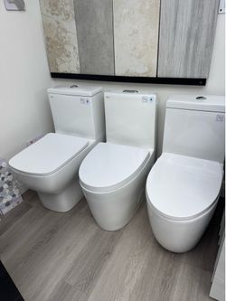 White Close-Coupled Toilet with Soft-Close Seat