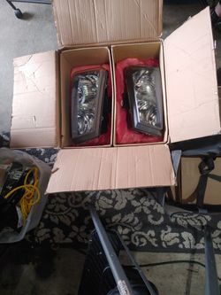 2005 An Up Chevy SilveradoHead Lights In Great Condition