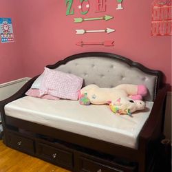 Twin Daybed W/trundle (twin) Unit And Chest 
