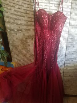 Have any gowns or dresses that need alterations??