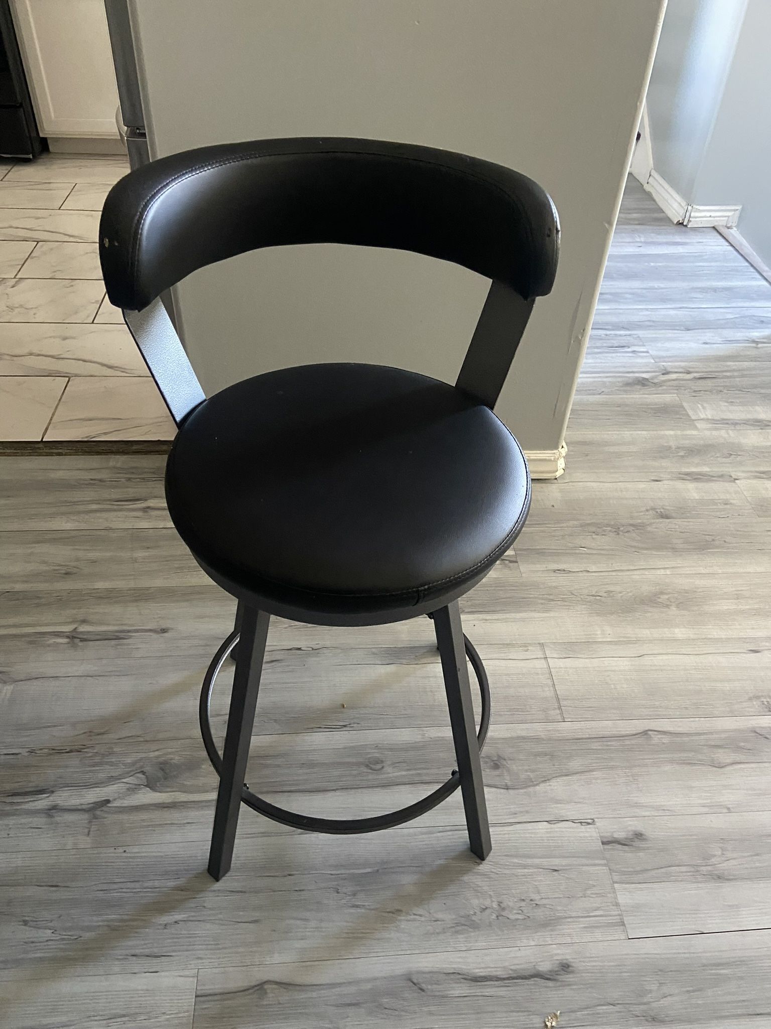 Dinner Table With Chairs