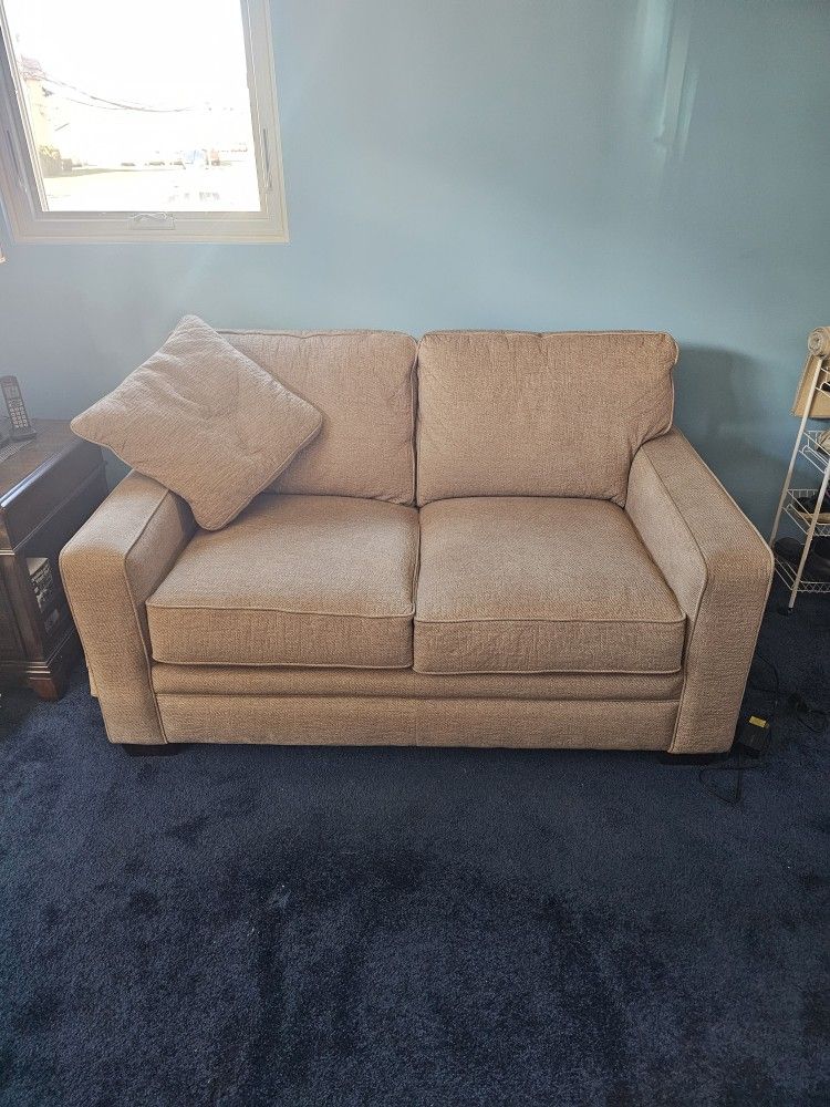 Lay Z Boy Loveseat And 2 Automated Recliners