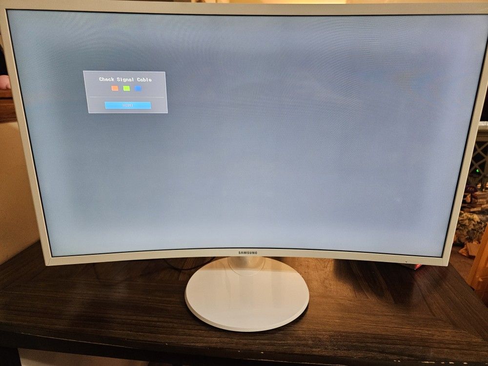 Samsung 32" Curved Monitor (Model LC32F391FWNXZA) – Great Condition!