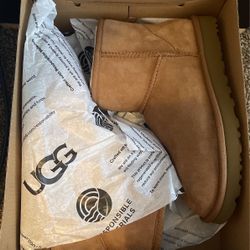 New Ugg Classic Mini