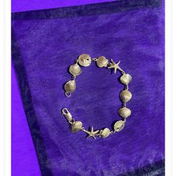 Beautiful 14 karat gold 7  1/4.   bracelet
