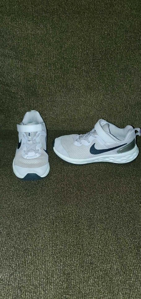 Size 1y NIKE SHOES! Purple