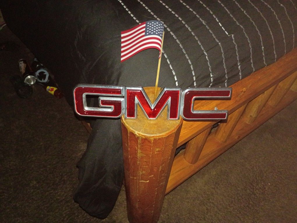 GMC Emblem