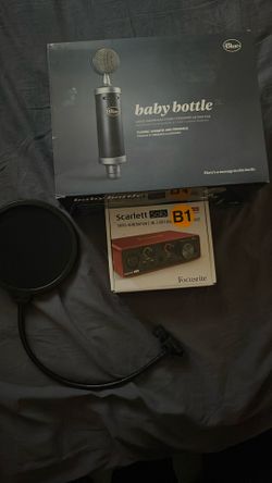 FULL STUDIO RECORDING KIT. Blue Condenser mic and Scarlett solo interface