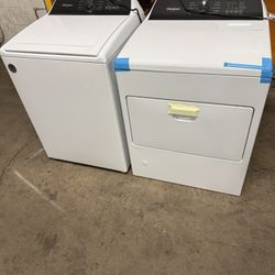 27” New Whirlpool Washer N Gas Dryer