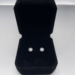 VVS1 Moissanite Stud Earrings